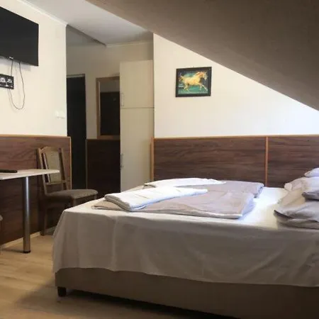 Cserki Panzio 3* Balatonfőkajár