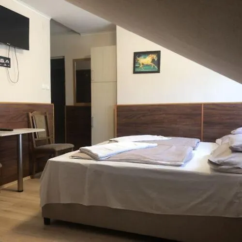 Cserki Panzio 3* Balatonfőkajár